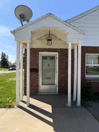 Main picture of 2027 Ogilby Rd