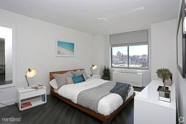 Main picture of 250 East Houston