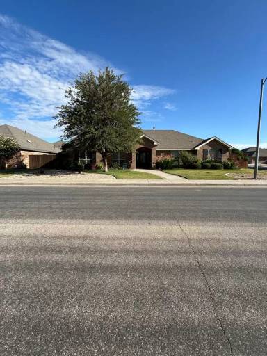 Main picture of 5900 Oak Creek Dr