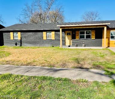 Main picture of 421 Willard D Lewis St