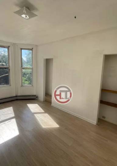 Main picture of 2255 Gleason Ave