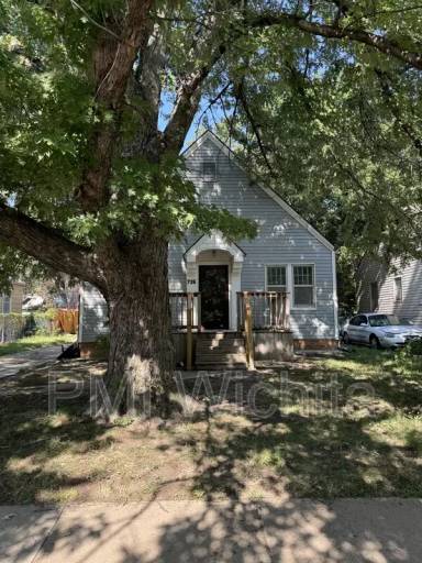 Main picture of 735 S Grove St
