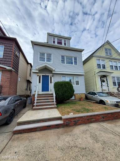 Main picture of 182 W 31st St