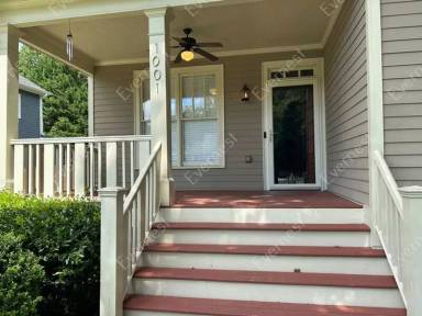 Main picture of 1001 Leah Ln SE