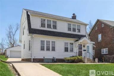 Main picture of 2467 5th Ave SE