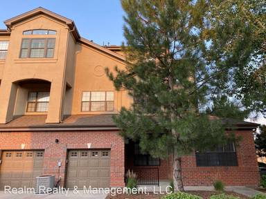 Main picture of 209 Quebec St
