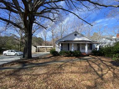Main picture of 5843 N Roxboro Rd