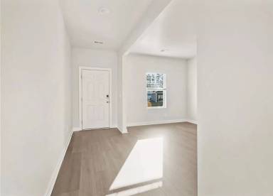 Main picture of 105 Oval Ct