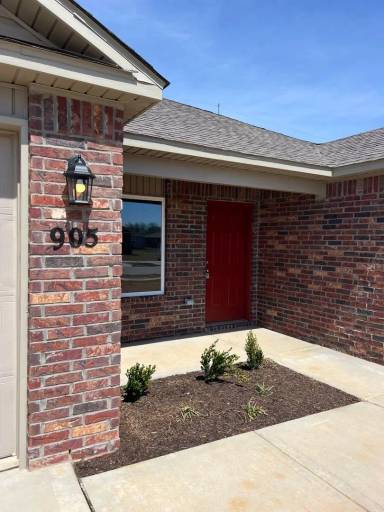 Main picture of 905 W Aiden Dr