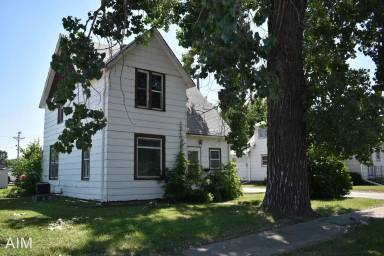 Main picture of 211 2nd Ave SW