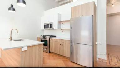 Main picture of 52 W Adams St