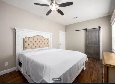 Main picture of 614 N York St