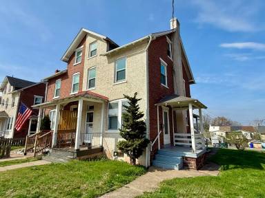 Main picture of 409 W 2nd St