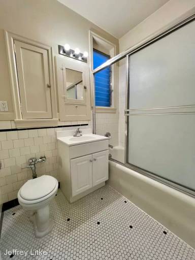 Main picture of 652 Stanyan St