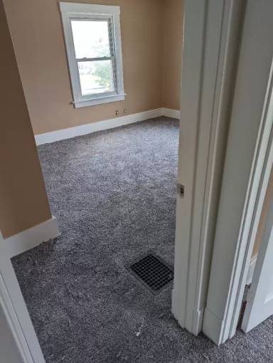 Main picture of 5438 Fontenelle Blvd