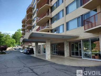 Main picture of 5353 Columbia Pike