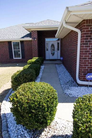 Main picture of 2303 Heritage Cir