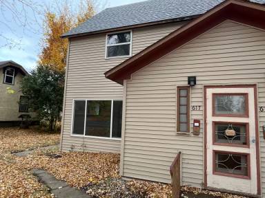 Main picture of 617 3rd Ave NE