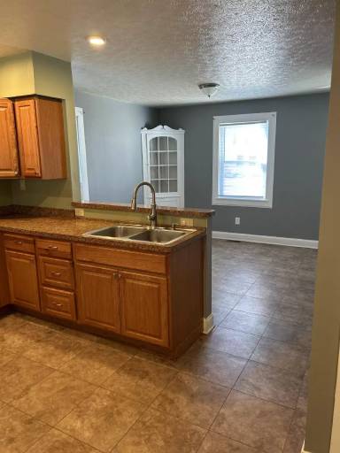 Main picture of 325 Kansas Ave