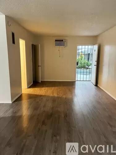 Main picture of 5535 Carlton Way