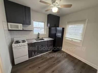 Main picture of 3943 Front St