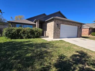 Main picture of 1100 Primrose Dr