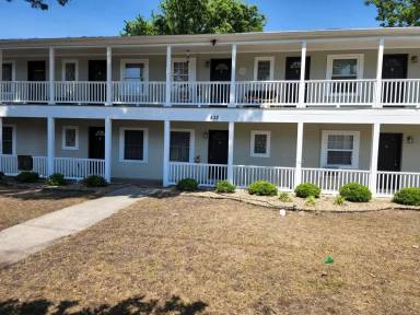 Main picture of 402 S Holly St
