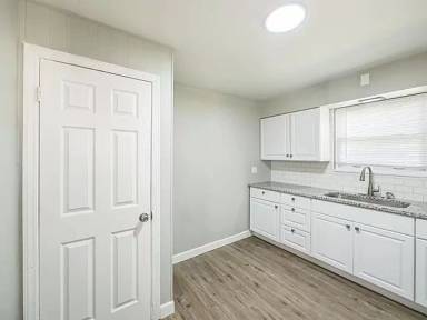 Main picture of 205 W Crest Dr
