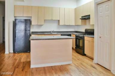 Main picture of 2336 N Milwaukee Ave