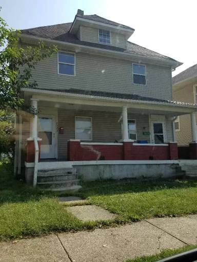 Main picture of 2341 N Kenwood Ave