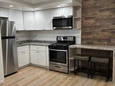 Main picture of 5-7 Royalton Pl