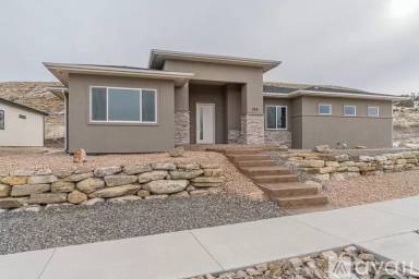 Main picture of 374 Aiguille Dr