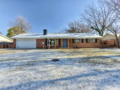 Main picture of 2832 Mockingbird Ln