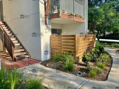 Main picture of 1650 S El Camino Real