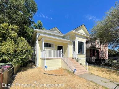 Main picture of 1135 N Center St