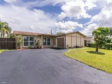 Main picture of 11461 NW 32nd Pl