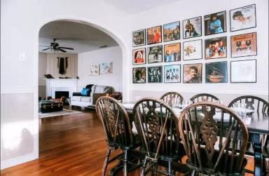 Main picture of 1657 Victory Ave