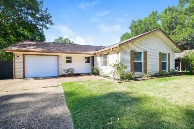 Main picture of 5691 Briarwood Dr