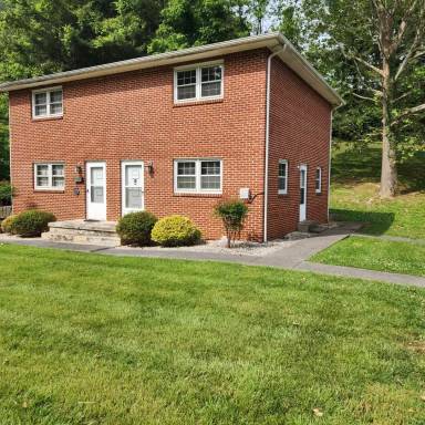 Main picture of 128 Sycamore Dr