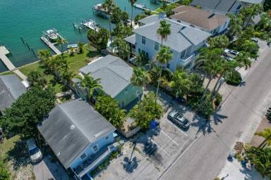 Main picture of 8441 Bayshore Dr