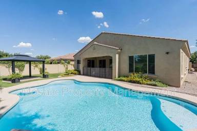 Main picture of 2948 E Maplewood St