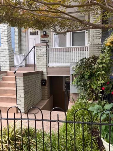 Main picture of 922 I St SE