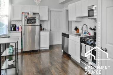 Main picture of 1446 W Fletcher St