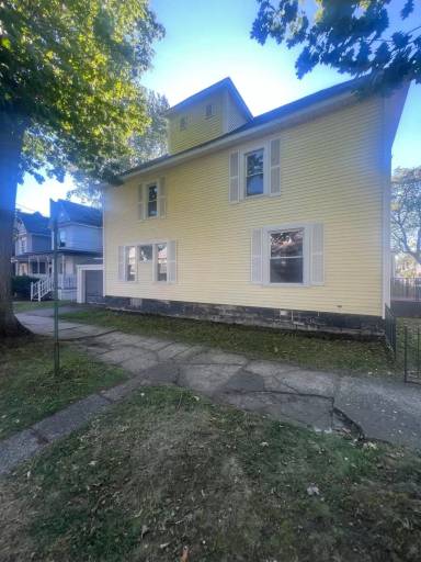 Main picture of 701 Plum St