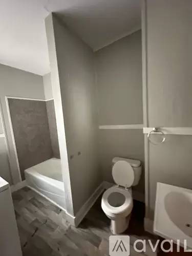 Main picture of 265 W Main St