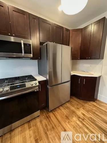 Main picture of 412 Pleasant St