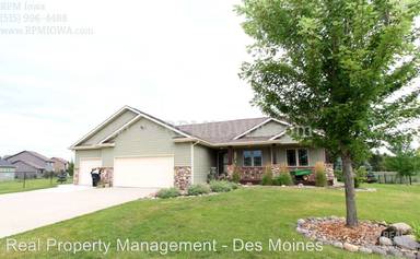 Main picture of 1108 NE Williamsburg Dr