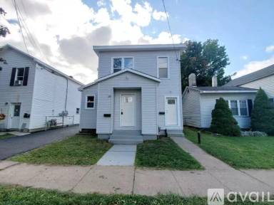 Main picture of 28 Syracuse St