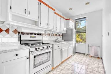 Main picture of 991 Lafayette Ave