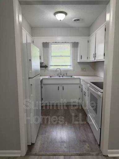 Main picture of 3955 Kent St